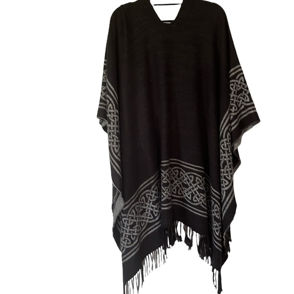 CEJON Celtic style grey poncho cape - Picture 6 of 6